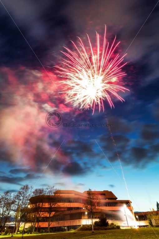 Feuerwerk über dem Forum von Homburg, Saarland - Bildtankstelle.de - Bilddatenbank für Foto-Motive aus SAAR-LOR-LUX