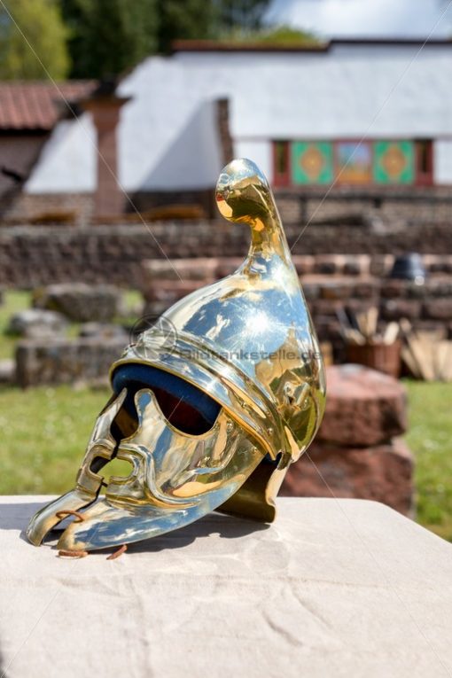 römischer Helm im Römermuseum Schwarzenacker - Bildtankstelle.de - Bilddatenbank für Foto-Motive aus SAAR-LOR-LUX