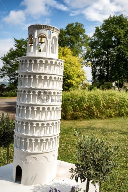 der schiefe Turm von Pisa in der Gulliver Welt in Bexbach, Saarland - Bildtankstelle.de - Bilddatenbank für Foto-Motive aus SAAR-LOR-LUX